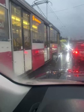 Главное к этому часу:. Четыре человека погибли и ещё 20 пострадали при столкновении трамвая, двух маршруток и легкового автомобиля в Туле