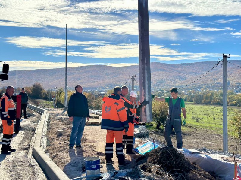 Севастопольский Автодор обустраивает новые остановки на повороте к селу Резервное Севастопольский Автодор обустраивает новые остановки на повороте к селу Резервное