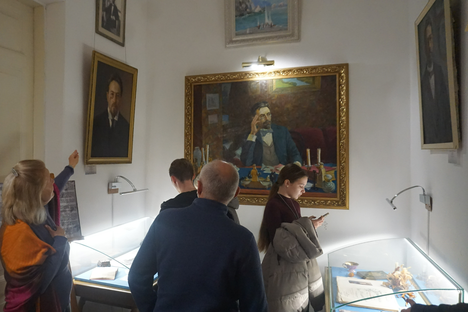 В Ялте открылась уникальная выставка, посвященная жизни А. П. Чехова на даче «Омюр»