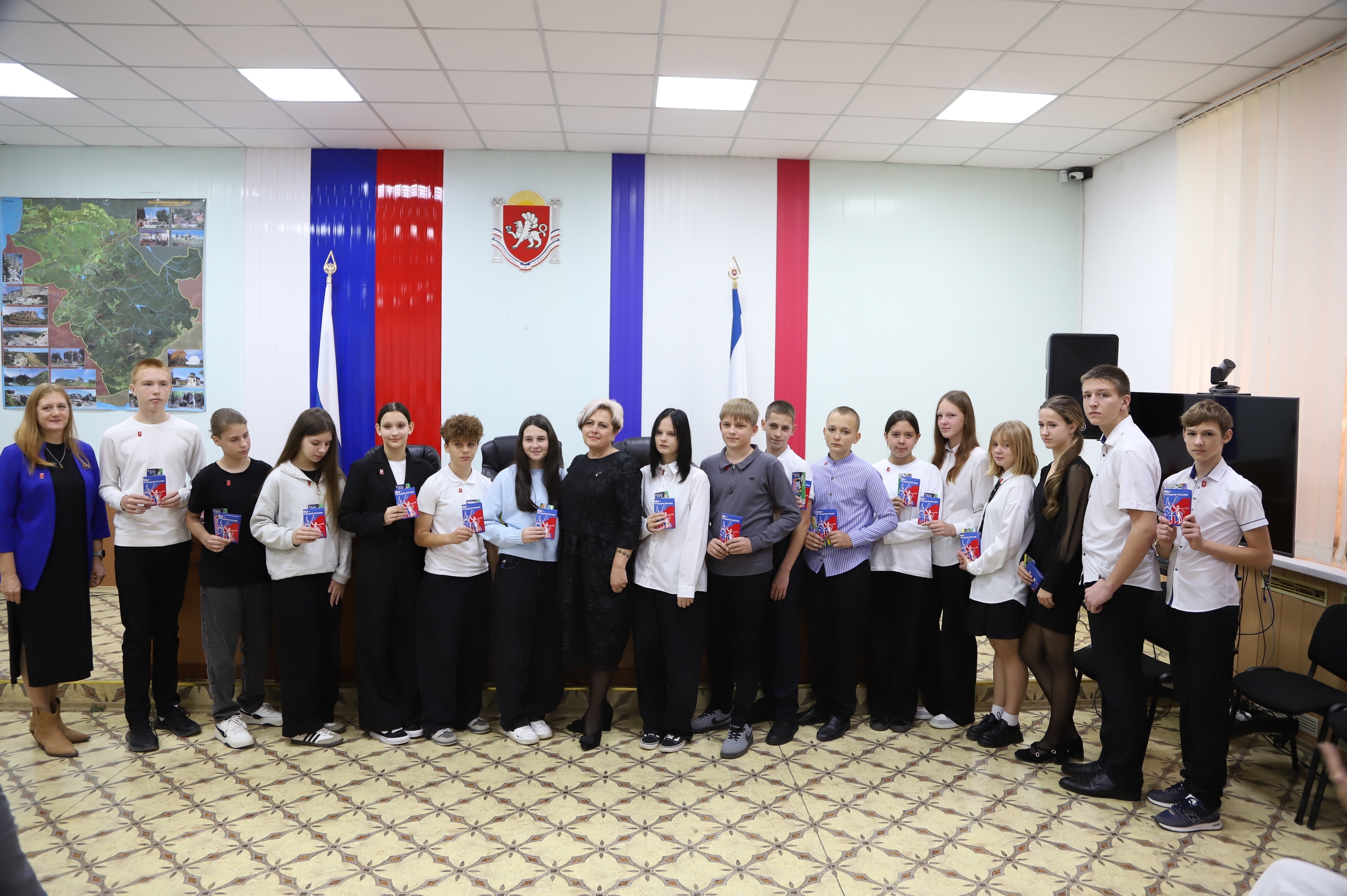 В большом зале администрации Бахчисарайского района состоялось торжественное собрание, посвящённое Дню народного единства В большом зале администрации Бахчисарайского района состоялось торжественное собрание, посвящённое Дню народного единства