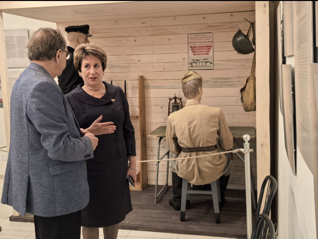 Екатерина Алтабаева: Посетила выставку «Подвиг, отлитый в строки», открывшуюся в Екатерина Алтабаева: Посетила выставку «Подвиг, отлитый в строки», открывшуюся в