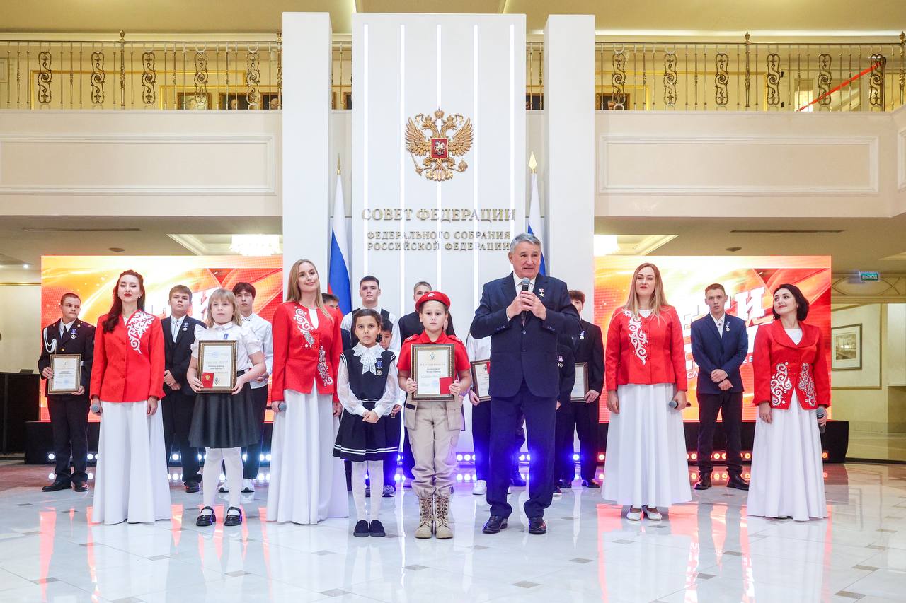 Юрий Нимченко: Сегодня в рамках Всероссийского гражданско-патриотического проекта "Дети-герои" в Совете Федерации состоялась торжественная церемония награждения и чествования детей и подростков, совершивших героические... Юрий Нимченко: Сегодня в рамках Всероссийского гражданско-патриотического проекта "Дети-герои" в Совете Федерации состоялась торжественная церемония награждения и чествования детей и подростков, совершивших героические...