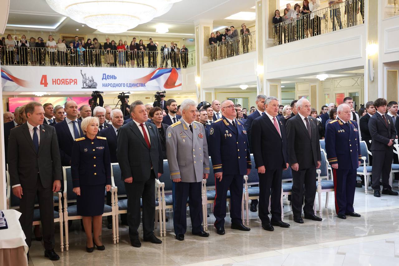 Юрий Нимченко: Сегодня в рамках Всероссийского гражданско-патриотического проекта "Дети-герои" в Совете Федерации состоялась торжественная церемония награждения и чествования детей и подростков, совершивших героические... Юрий Нимченко: Сегодня в рамках Всероссийского гражданско-патриотического проекта "Дети-герои" в Совете Федерации состоялась торжественная церемония награждения и чествования детей и подростков, совершивших героические...