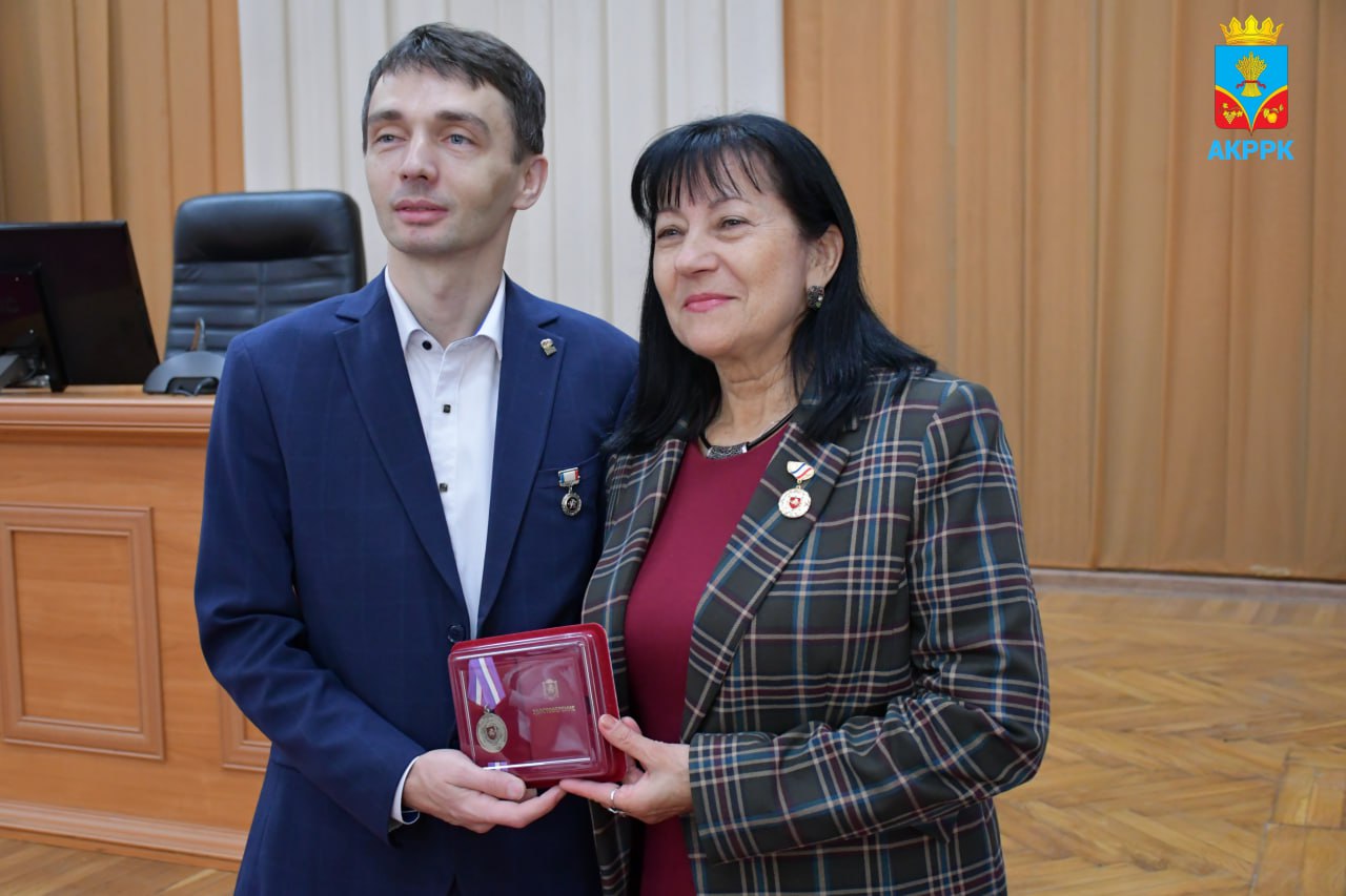 Накануне Дня народного единства в районе прошло торжественное мероприятие, посвящённое чествованию заслуженных работников, внёсших значимый вклад в развитие района Накануне Дня народного единства в районе прошло торжественное мероприятие, посвящённое чествованию заслуженных работников, внёсших значимый вклад в развитие района