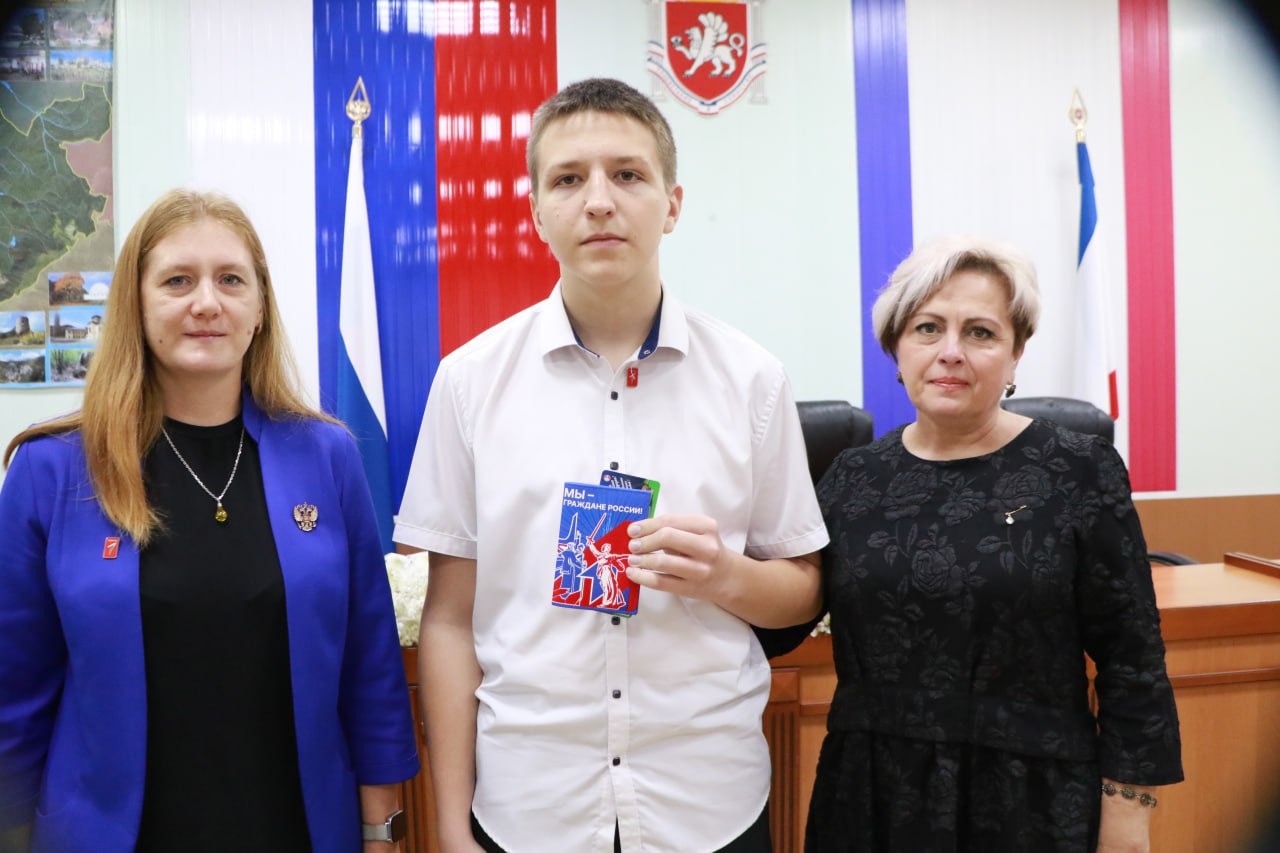 В большом зале администрации Бахчисарайского района состоялось торжественное собрание, посвящённое Дню народного единства В большом зале администрации Бахчисарайского района состоялось торжественное собрание, посвящённое Дню народного единства