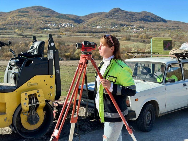 Севастопольский Автодор обустраивает новые остановки на повороте к селу Резервное Севастопольский Автодор обустраивает новые остановки на повороте к селу Резервное