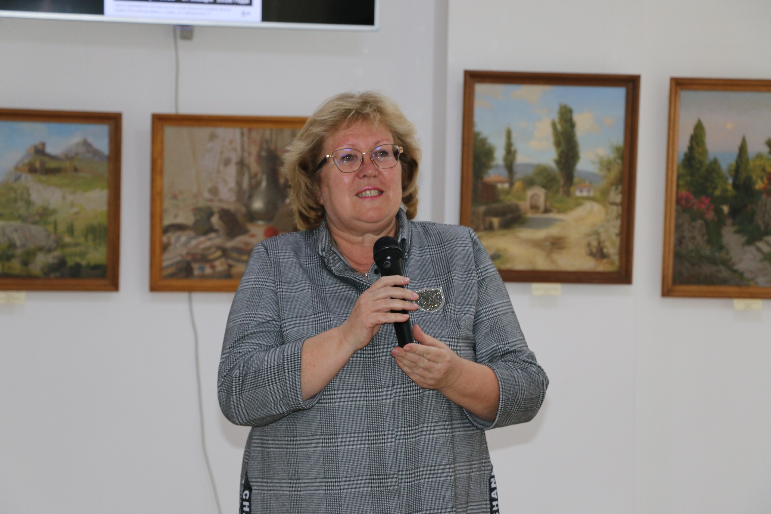 В Историческом музее (Бывший особняк Функа) при поддержке Министерства культуры Республики Крым состоялся вернисаж живописи члена Союза художников России, заслуженного художника Крыма Нури Якубова В Историческом музее (Бывший особняк Функа) при поддержке Министерства культуры Республики Крым состоялся вернисаж живописи члена Союза художников России, заслуженного художника Крыма Нури Якубова