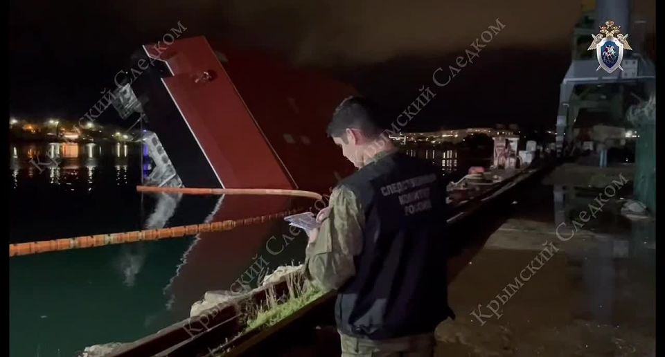 Число погибших в результате опрокидывания плавкрана в Севастополе выросло до трех