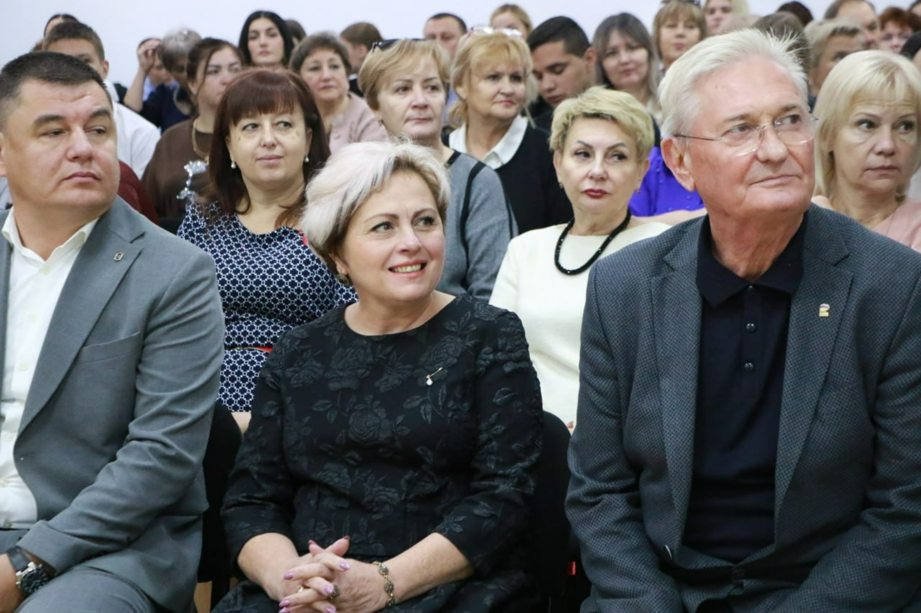 В большом зале администрации Бахчисарайского района состоялось торжественное собрание, посвящённое Дню народного единства