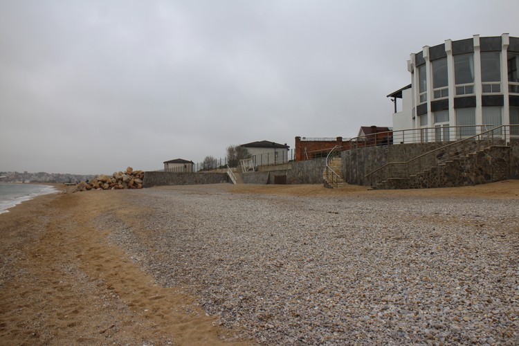 Земля теперь частная, а не в аренде: отец Алсу под Севастополем продает виллу за миллиард Земля теперь частная, а не в аренде: отец Алсу под Севастополем продает виллу за миллиард