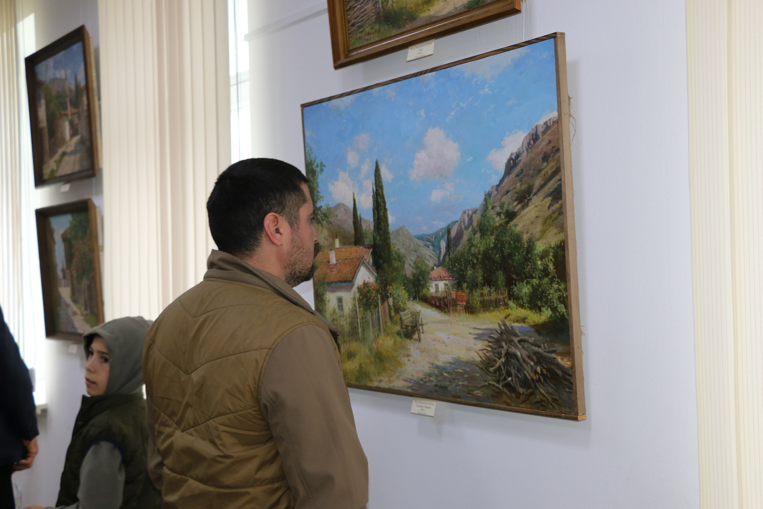 В Историческом музее (Бывший особняк Функа) при поддержке Министерства культуры Республики Крым состоялся вернисаж живописи члена Союза художников России, заслуженного художника Крыма Нури Якубова В Историческом музее (Бывший особняк Функа) при поддержке Министерства культуры Республики Крым состоялся вернисаж живописи члена Союза художников России, заслуженного художника Крыма Нури Якубова