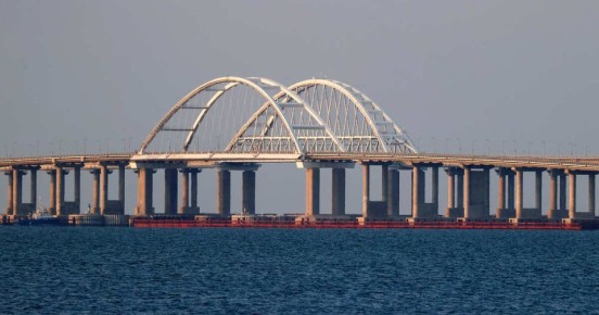 Власти объяснили запрет на проезд электрокаров по Крымскому мосту