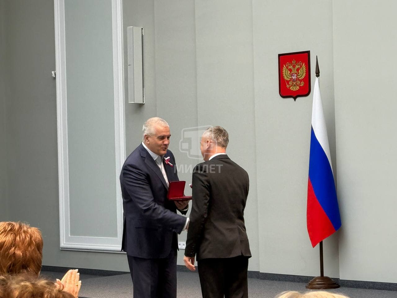 Глава Крыма Сергей Аксёнов вручил крымчанам заслуженные награды и первые паспорта в преддверии Дня народного единства, передаёт корреспондент телеканала «Миллет» Глава Крыма Сергей Аксёнов вручил крымчанам заслуженные награды и первые паспорта в преддверии Дня народного единства, передаёт корреспондент телеканала «Миллет»