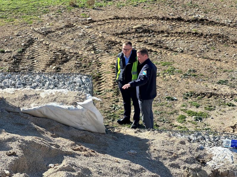 Севастопольский Автодор обустраивает новые остановки на повороте к селу Резервное Севастопольский Автодор обустраивает новые остановки на повороте к селу Резервное