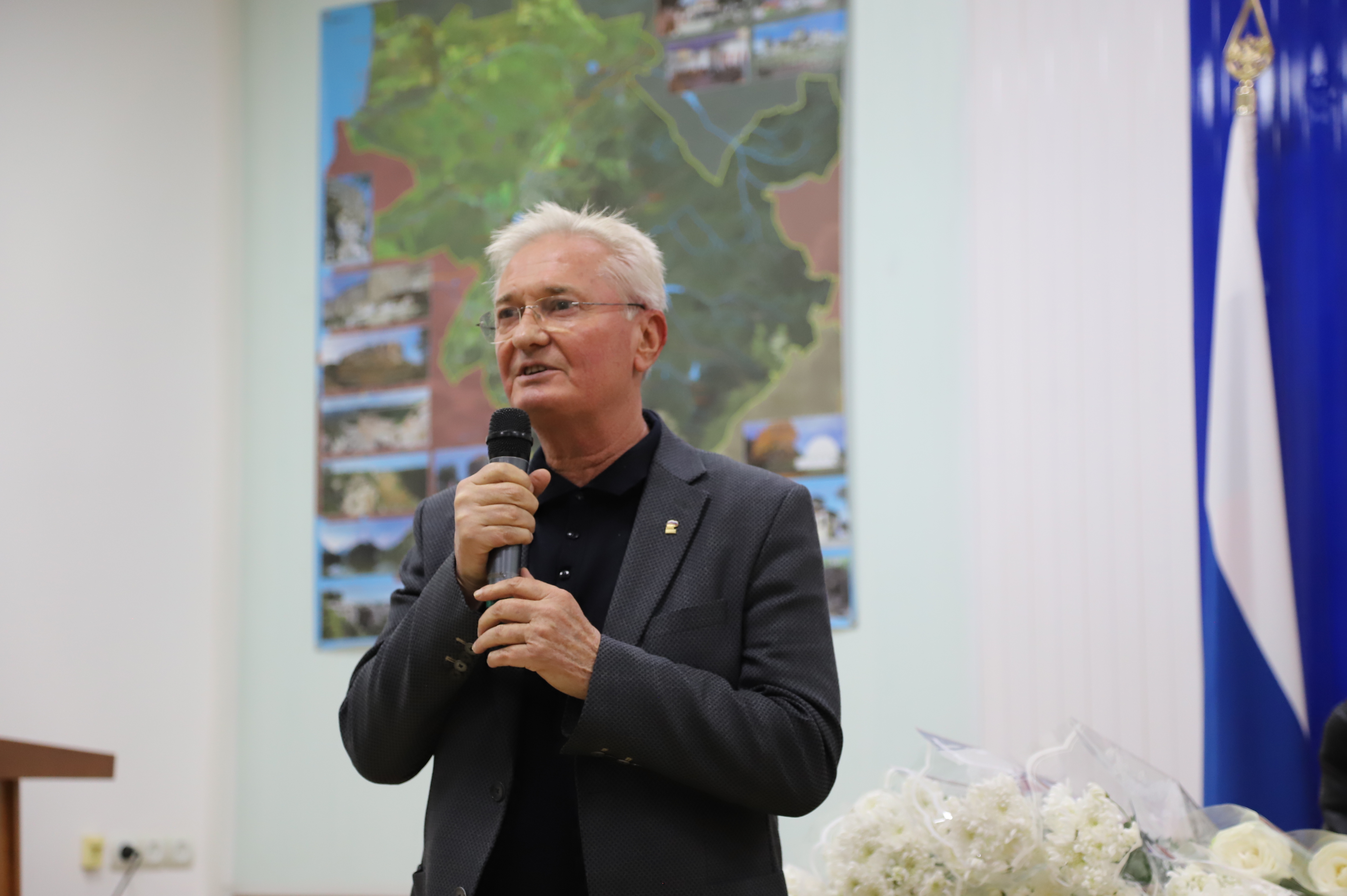 В большом зале администрации Бахчисарайского района состоялось торжественное собрание, посвящённое Дню народного единства В большом зале администрации Бахчисарайского района состоялось торжественное собрание, посвящённое Дню народного единства