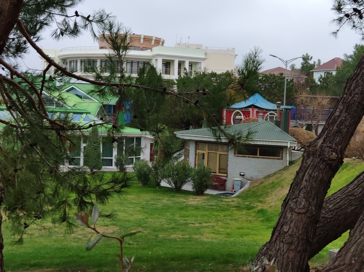 Земля теперь частная, а не в аренде: отец Алсу под Севастополем продает виллу за миллиард Земля теперь частная, а не в аренде: отец Алсу под Севастополем продает виллу за миллиард