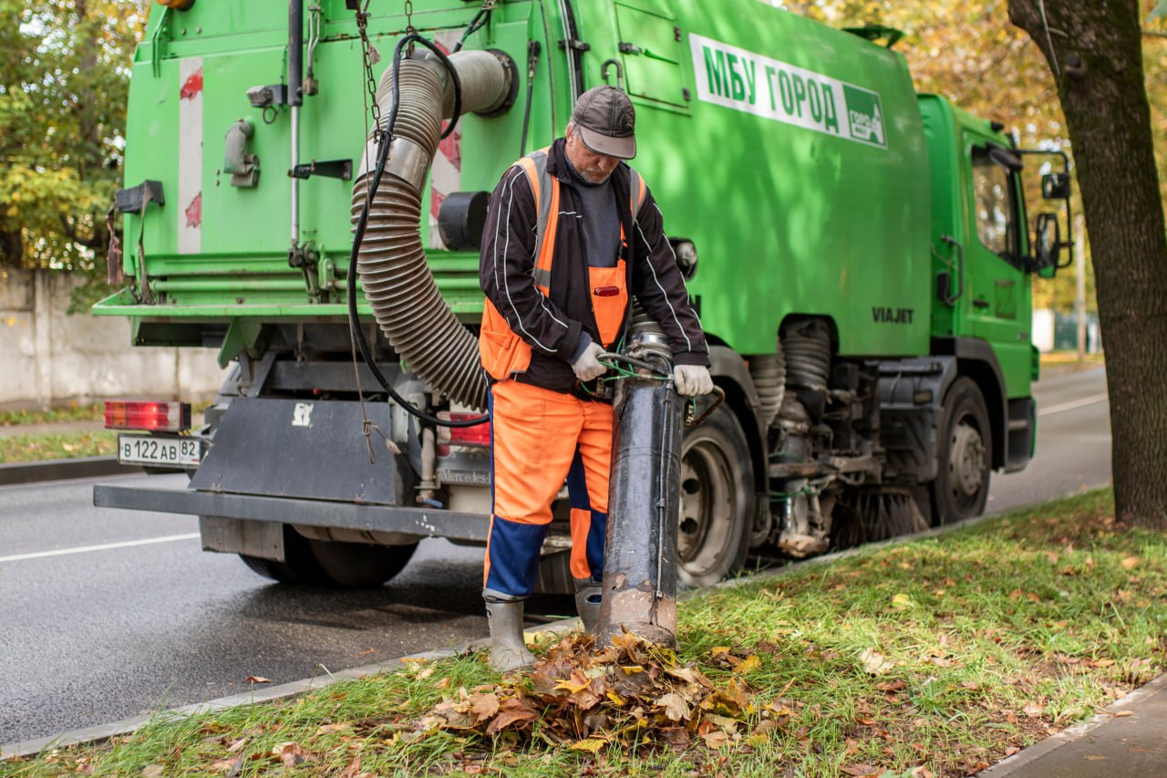 Сотрудники МБУ «Город» неустанно трудятся, чтобы наш город оставался чистым и уютным
