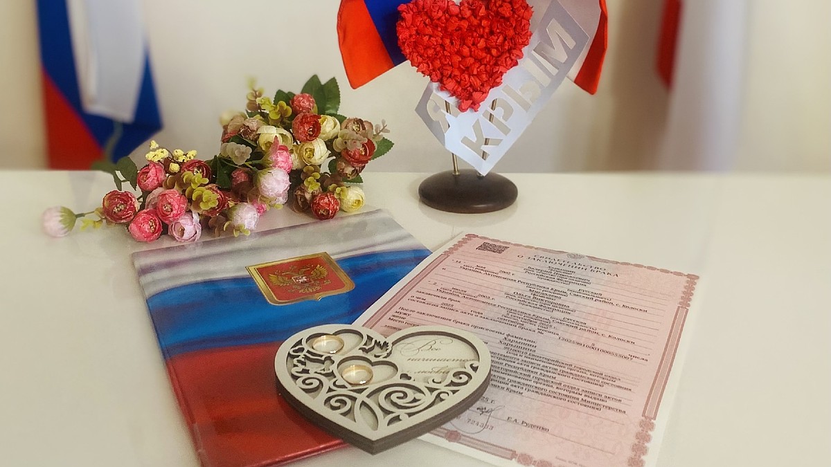 В Крыму чаще вступают в брак пары старше 55 лет, чем молодежь до 18-20 лет