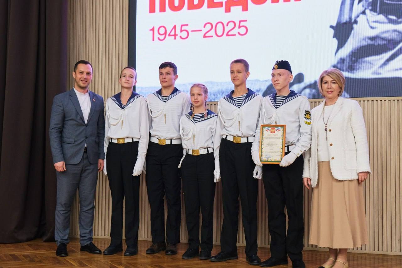 В Ялтинском округе подвели итоги осеннего этапа проекта «Вахта Памяти поколений — Пост № 1» В Ялтинском округе подвели итоги осеннего этапа проекта «Вахта Памяти поколений — Пост № 1»