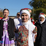 Представители разных национальностей исполнили танец «Калинка-малинка» в Симферополе Представители разных национальностей исполнили танец «Калинка-малинка» в Симферополе