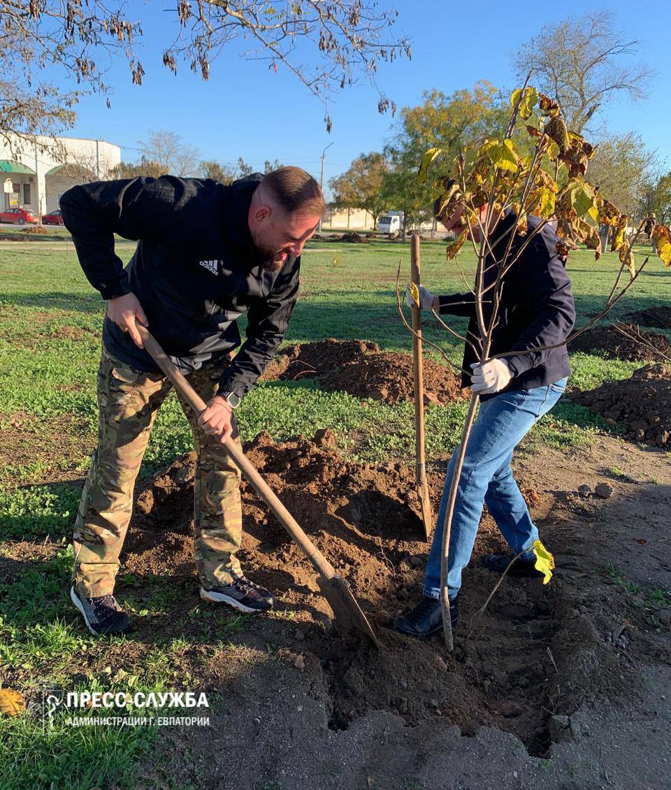«Чистый Крым» в Евпатории. Евпаторийцы приняли участие в экологической акции в рамках партийного проекта Единой России «Чистый Крым»! К субботнику присоединились депутаты Евпаторийского городского совета, глава администрации... «Чистый Крым» в Евпатории. Евпаторийцы приняли участие в экологической акции в рамках партийного проекта Единой России «Чистый Крым»! К субботнику присоединились депутаты Евпаторийского городского совета, глава администрации...
