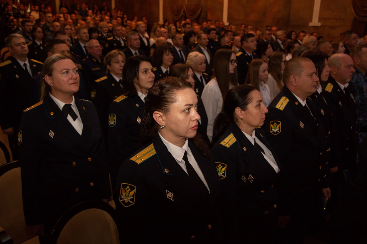 Константинов поздравил судебных приставов Крыма с профессиональным праздником Константинов поздравил судебных приставов Крыма с профессиональным праздником