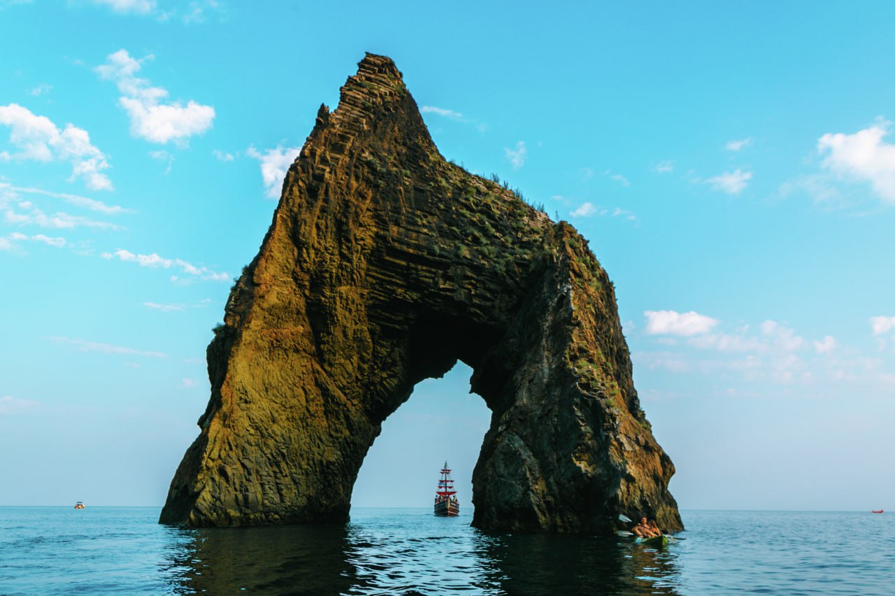 В преддверии длинных ноябрьских выходных решили вдохновить вас 10 причинами, почему стоит приехать в Крым В преддверии длинных ноябрьских выходных решили вдохновить вас 10 причинами, почему стоит приехать в Крым