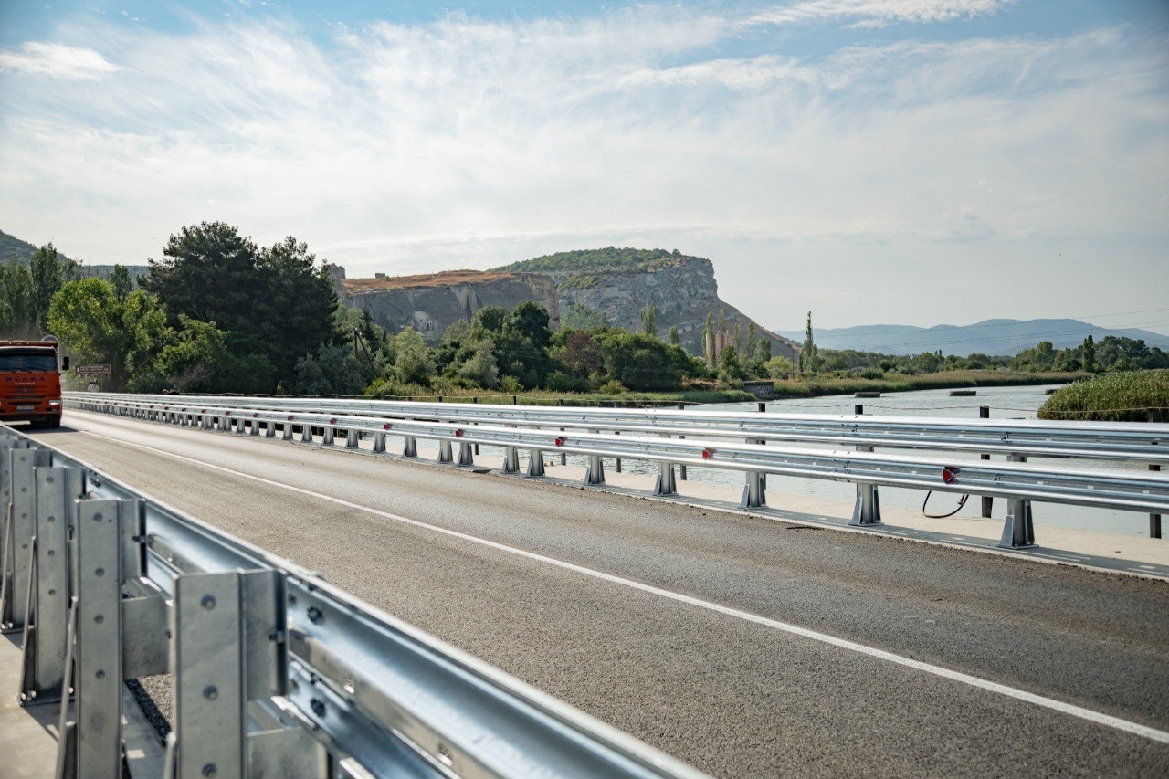 Со 2 до 8 ноября на мосту через речку Черная в Инкермане введут реверсивное движение