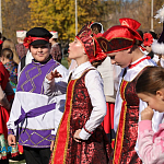 Представители разных национальностей исполнили танец «Калинка-малинка» в Симферополе Представители разных национальностей исполнили танец «Калинка-малинка» в Симферополе