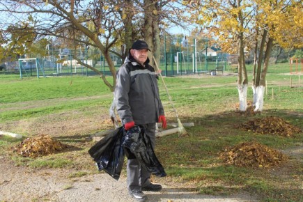 В рамках партийного проекта «Единой России» «Чистый Крым» на территории Советского района состоялась экологическая акция «Посади своё дерево жизни»