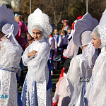 Представители разных национальностей исполнили танец «Калинка-малинка» в Симферополе Представители разных национальностей исполнили танец «Калинка-малинка» в Симферополе