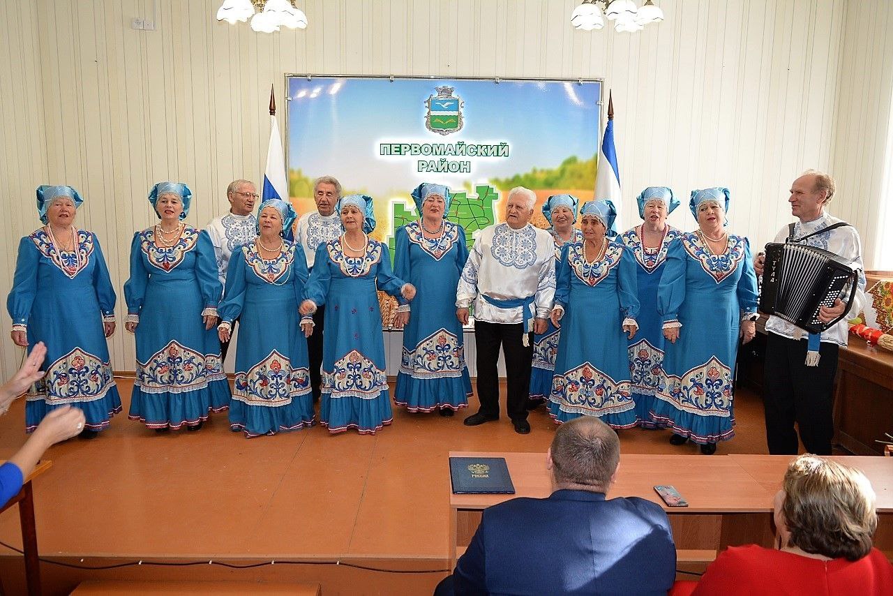 Александр Соколовский: С Главой муниципального образования Зоей Карлюгой принял участие в торжественном мероприятии, посвященном Дню народного единства и чествованию работников сельского хозяйства Александр Соколовский: С Главой муниципального образования Зоей Карлюгой принял участие в торжественном мероприятии, посвященном Дню народного единства и чествованию работников сельского хозяйства
