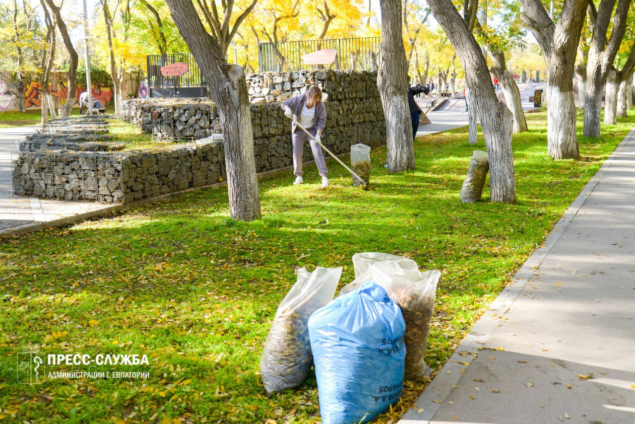 «Чистый Крым» в Евпатории. Евпаторийцы приняли участие в экологической акции в рамках партийного проекта Единой России «Чистый Крым»! К субботнику присоединились депутаты Евпаторийского городского совета, глава администрации... «Чистый Крым» в Евпатории. Евпаторийцы приняли участие в экологической акции в рамках партийного проекта Единой России «Чистый Крым»! К субботнику присоединились депутаты Евпаторийского городского совета, глава администрации...