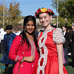 Представители разных национальностей исполнили танец «Калинка-малинка» в Симферополе Представители разных национальностей исполнили танец «Калинка-малинка» в Симферополе