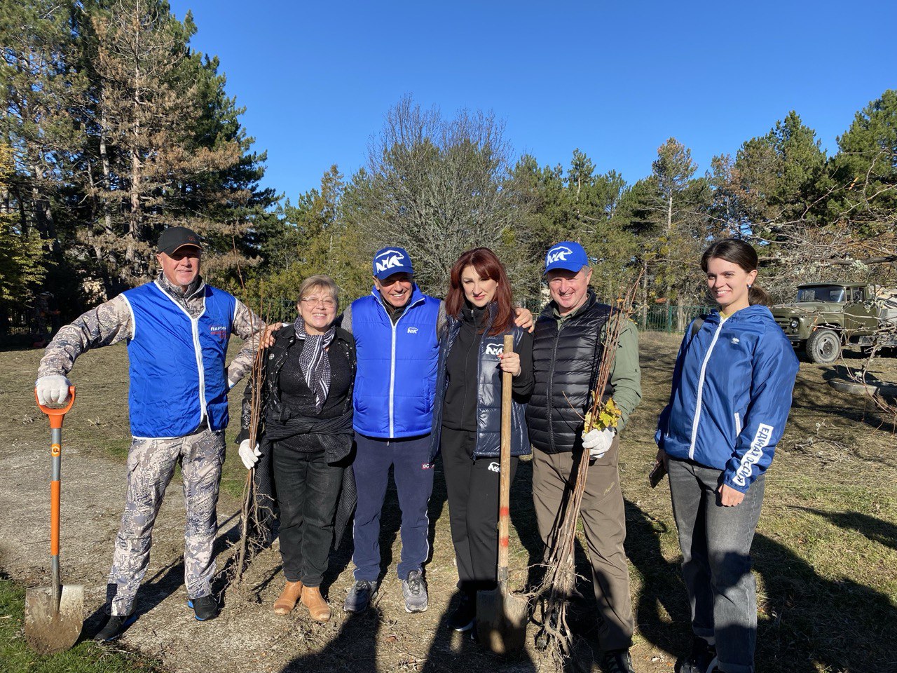 Уполномоченный по правам ребенка в Республике Крым Светлана Савченко приняла участие в экологической акции "Посади своё дерево жизни" Уполномоченный по правам ребенка в Республике Крым Светлана Савченко приняла участие в экологической акции "Посади своё дерево жизни"