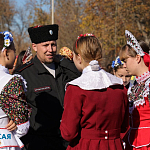 Представители разных национальностей исполнили танец «Калинка-малинка» в Симферополе Представители разных национальностей исполнили танец «Калинка-малинка» в Симферополе