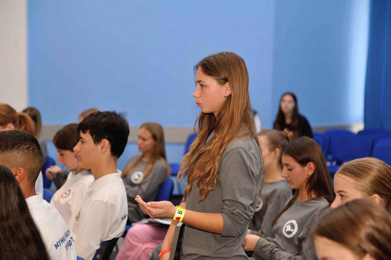 Сотрудники МВД по Республике Крым обсудили с ученическим самоуправлением Крыма основные проблемы безопасности Сотрудники МВД по Республике Крым обсудили с ученическим самоуправлением Крыма основные проблемы безопасности