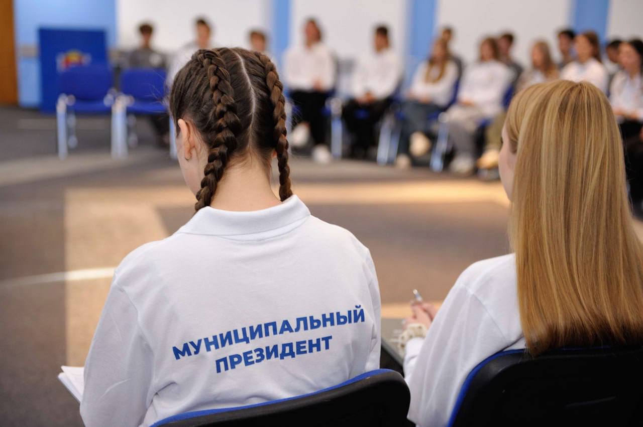 Сотрудники МВД по Республике Крым обсудили с ученическим самоуправлением Крыма основные проблемы безопасности Сотрудники МВД по Республике Крым обсудили с ученическим самоуправлением Крыма основные проблемы безопасности