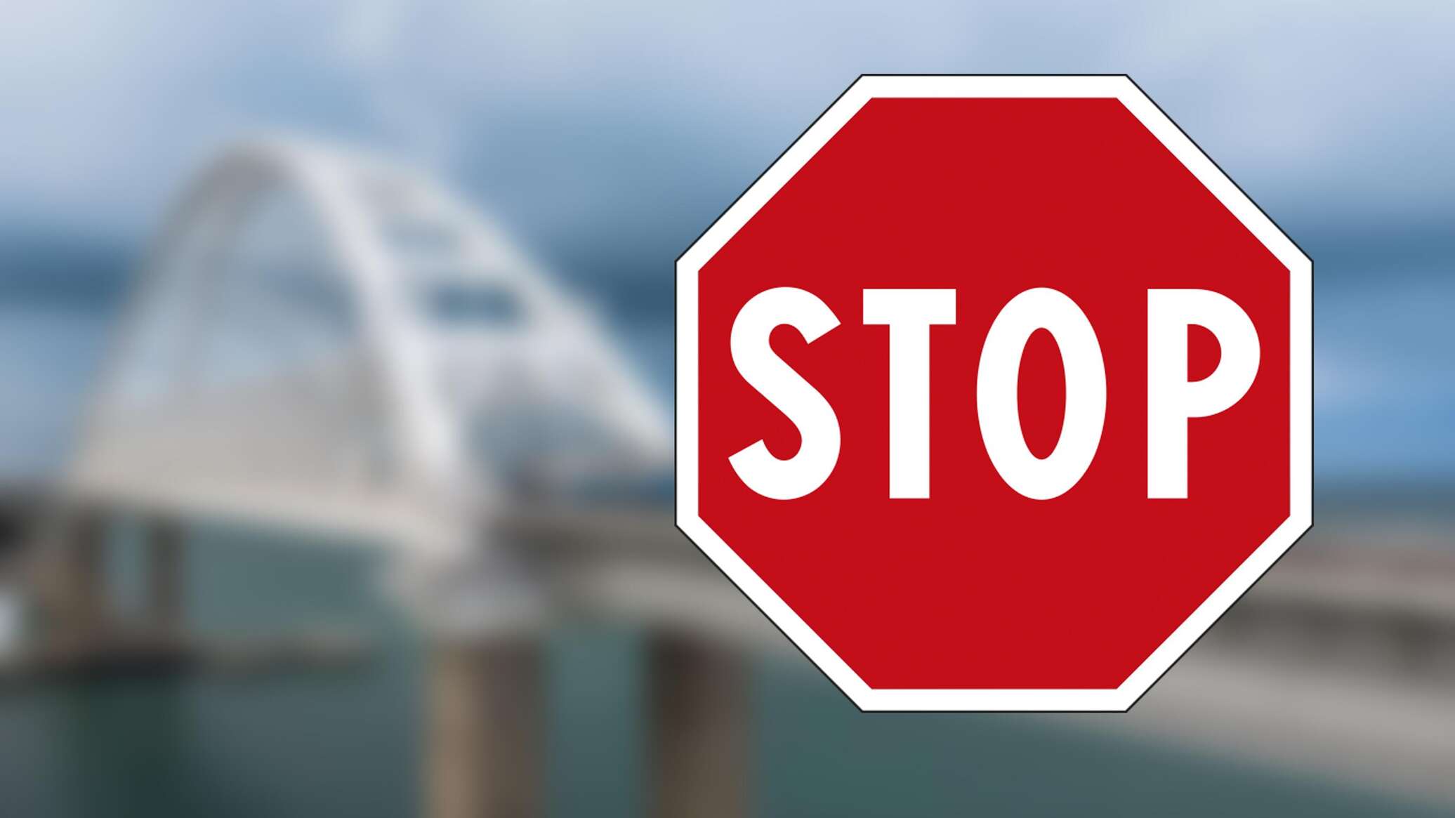 Крымский мост закрыли для электромобилей и машин-гибридов