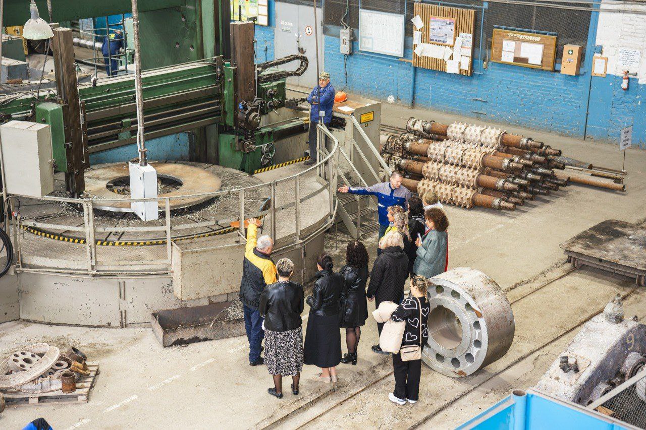 Крупнейшие промышленные предприятия Республики Крым продолжают развивать кадровые инициативы, направленные на популяризацию рабочих профессий и передачу опыта молодым специалистам Крупнейшие промышленные предприятия Республики Крым продолжают развивать кадровые инициативы, направленные на популяризацию рабочих профессий и передачу опыта молодым специалистам