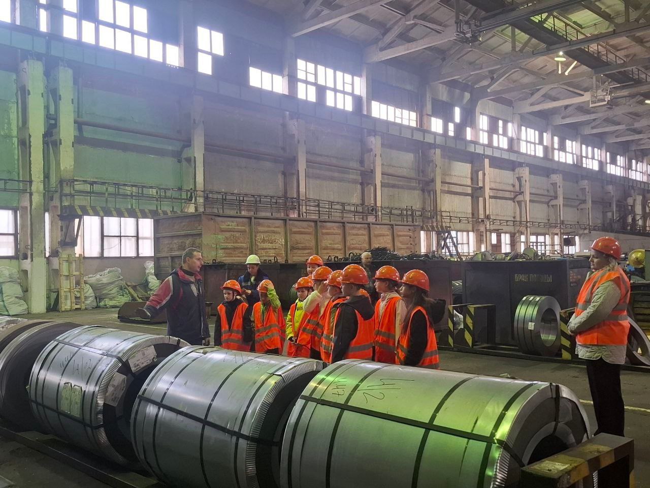 Крупнейшие промышленные предприятия Республики Крым продолжают развивать кадровые инициативы, направленные на популяризацию рабочих профессий и передачу опыта молодым специалистам Крупнейшие промышленные предприятия Республики Крым продолжают развивать кадровые инициативы, направленные на популяризацию рабочих профессий и передачу опыта молодым специалистам