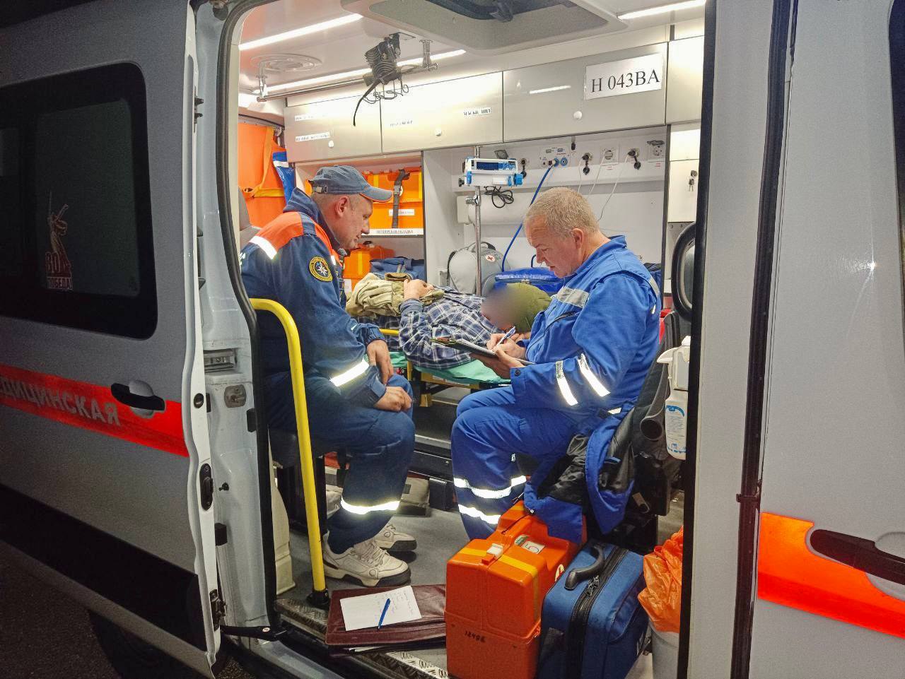 В Крыму спасатели эвакуировали туриста с плато Караби-яйла после падения в пещеру