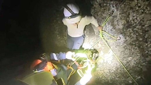 В горах Судака женщина застряла на "сыпучке"