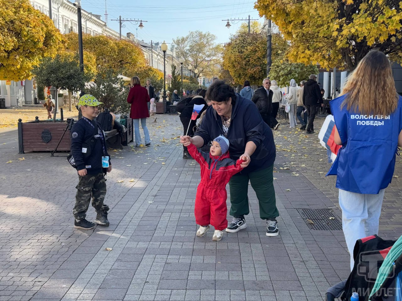 Волонтёры Победы и активисты «Молодой Гвардии Единой России» поздравили крымчан с Днём народного единства Волонтёры Победы и активисты «Молодой Гвардии Единой России» поздравили крымчан с Днём народного единства