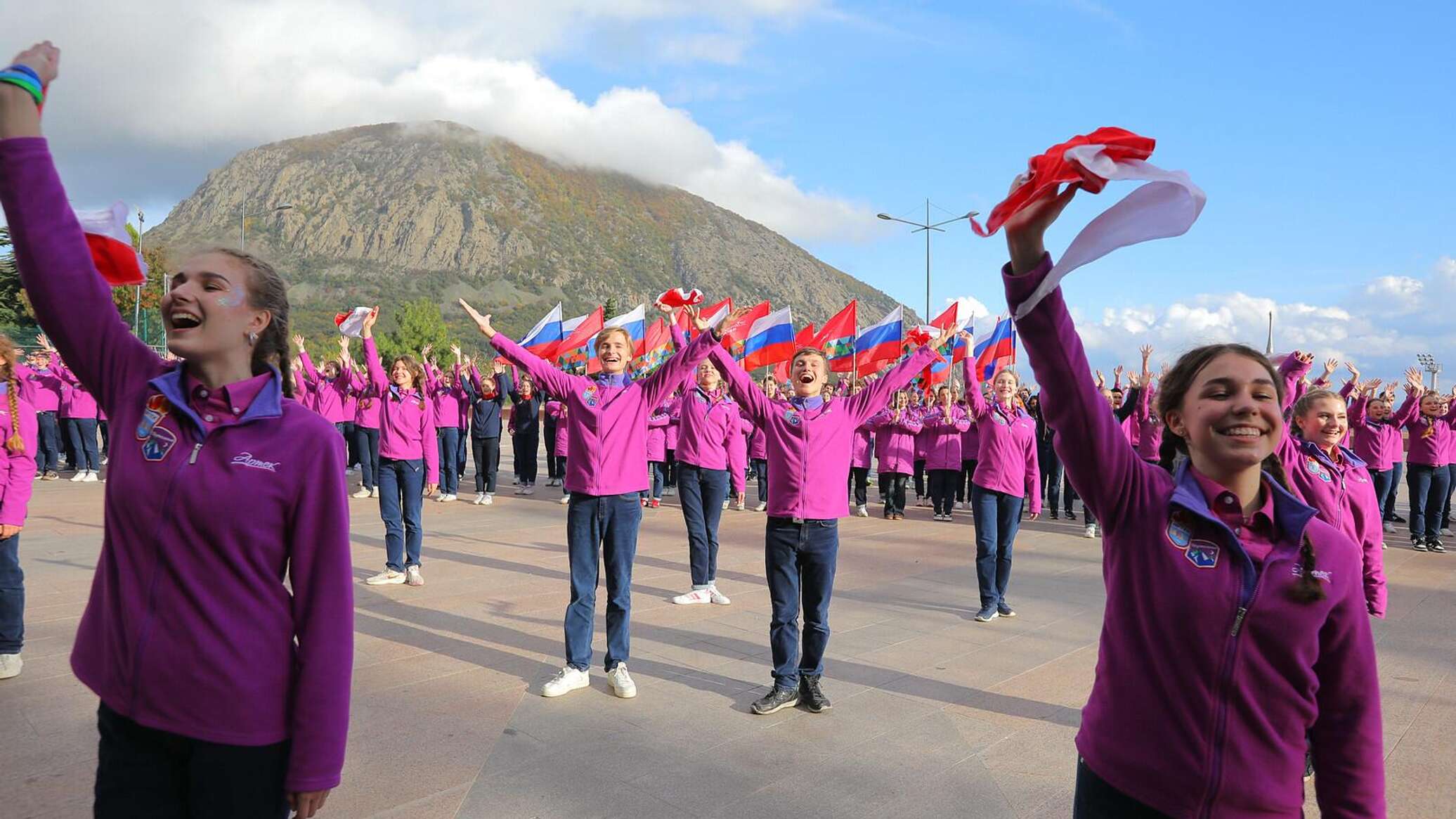 Танец единства – в "Артеке" устроили большой танцевальный флешмоб