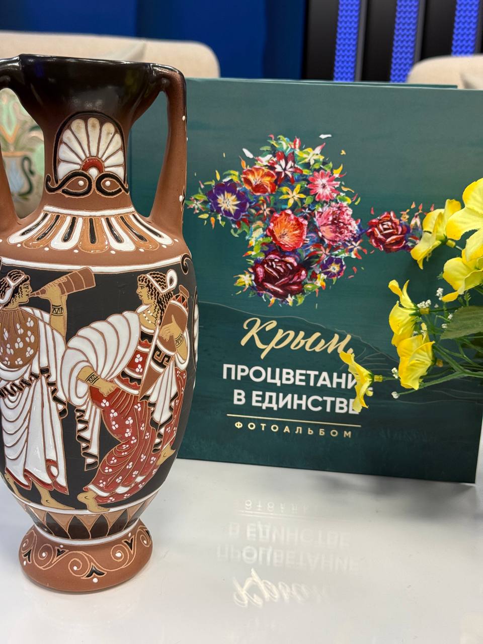 В студии телеканала «Миллет» заместитель председателя Региональной национально-культурной автономии греков Республики Крым «Таврида» Натали Будурова В студии телеканала «Миллет» заместитель председателя Региональной национально-культурной автономии греков Республики Крым «Таврида» Натали Будурова