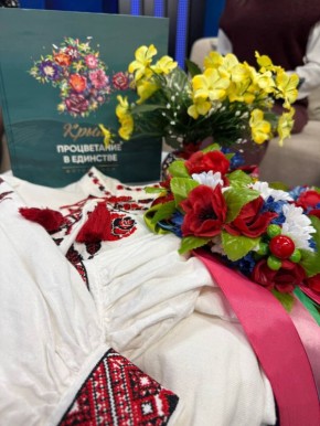 С исполнительным директором РНКА «Украинская община Крыма» Анастасией Лушниковой говорим о развитии украинской общины в республике