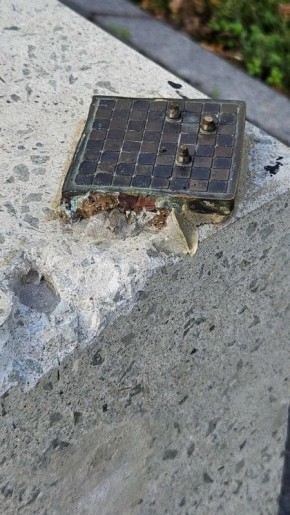 В Симферополе пропали две фигурки пчёлок-символов города