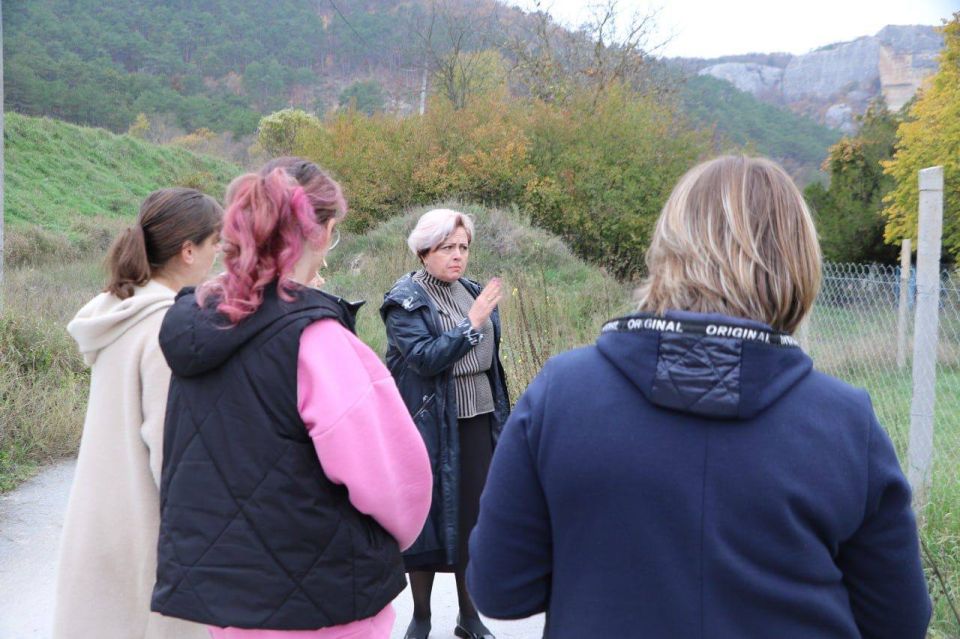 Ольга Урайкина: Сегодня в продолжении рассмотрения обращения жительницы села Баштановка, Верхореченского сельского поселения, для более детального изучения земельного вопроса осуществила выезд на место земельного участка... Ольга Урайкина: Сегодня в продолжении рассмотрения обращения жительницы села Баштановка, Верхореченского сельского поселения, для более детального изучения земельного вопроса осуществила выезд на место земельного участка...