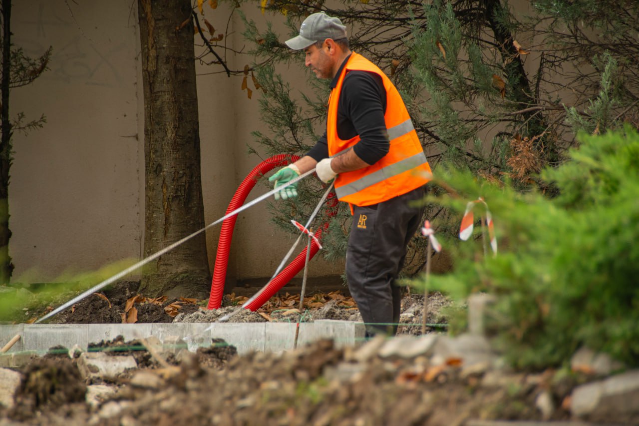 В Симферополе продолжаются работы по благоустройству двух знаковых общественных территорий — сквера Победы и сквера Республики В Симферополе продолжаются работы по благоустройству двух знаковых общественных территорий — сквера Победы и сквера Республики